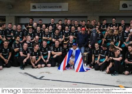 25.10.2015. Austin, Texas, USA. Lewis Hamilton of Mercedes AMG Petronas F1 team celebrates with his team and Union Jack as he takes the 2015 World Championship WM Weltmeisterschaft trophy xLeannexBoonx  ActionPlus11675954