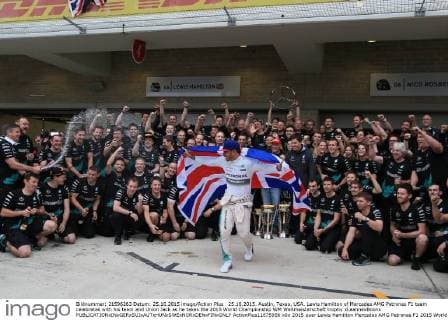 25.10.2015. Austin, Texas, USA. Lewis Hamilton of Mercedes AMG Petronas F1 team celebrates with his team and Union Jack as he takes the 2015 World Championship WM Weltmeisterschaft trophy xLeannexBoonx  ActionPlus11675956