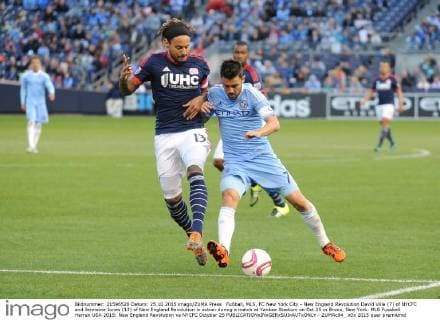 Fußball, MLS, FC New York City - New England Revolution David Villa (7) of NYCFC and Jermaine Jones (13) of New England Revolution in action during a match at Yankee Stadium on Oct 25 in Bronx, New York. MLS Fussball Herren USA 2015: New England Revolution vs NYCFC October 25 - ZUMAc04_