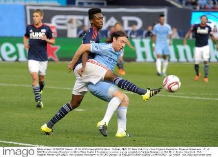 Fußball, MLS, FC New York City - New England Revolution Thomas McNamara (15) of NYCFC and London Woodberry (28) of New England Revolution in action during a match at Yankee Stadium on Oct 25, in Bronx, New York. MLS Fussball Herren USA 2015: New England Revolution vs NYCFC October 25 - ZUMAc04_