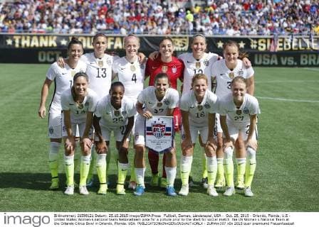Fußball, Damen, Länderspiel, USA - Oct. 25, 2015 - Orlando, Floirda, U.S - United States Women s national team Nationalteam pose for a picture prior to the start for soccer match the US Women s National Team at the Orlando Citrus Bowl in Orlando, Florida. USA - ZUMAm307