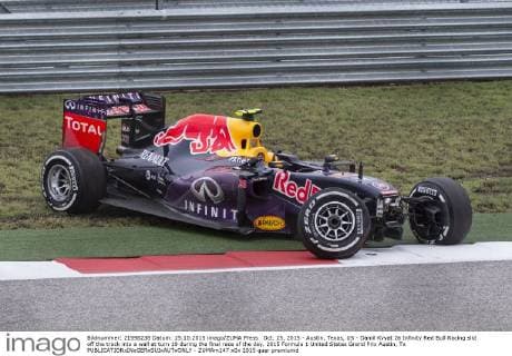 Oct. 25, 2015 - Austin, Texas, US - Daniil Kvyat 26 Infinity Red Bull Racing slid off the track into a wall at turn 19 during the final race of the day. 2015 Formula 1 United States Grand Prix Austin, Tx - ZUMAm147
