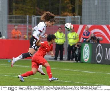 Sandhausen Kopfball-Tor von Sara Daebritz ( 23, Deutschland) - Tor Deutschland - Tuerkei, Frauenfussball, EM Qualifikation, 25.10.2015, Copyright: Deutzmann Eibner-Pressefoto EP_CDN