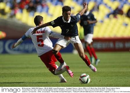 Football, France v Syria. FIFA U-17 World Cup Chile 2015. French player Alexis Claude Maurice, right, battles the ball against Wasim Alnadaf of Syria during the FIFA U-17 World Cup Chile 2015 Group F, at Ester Roa stadium. Concepcion , Chile. 25 10 2015. MarceloHernandez Photosport. 