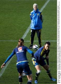 151026 Sveriges förbundskapten Pia Sundhage under en träning med det svenska damlandslaget i fotboll den 26 oktober 2015 i Göteborg.  Copyright: CARLxSANDIN BB151026CS004