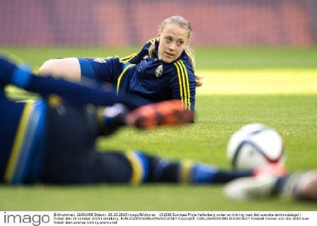 151026 Sveriges Freja Hellenberg under en träning med det svenska damlandslaget i fotboll den 26 oktober 2015 i Göteborg.  Copyright: CARLxSANDIN BB151026CS027