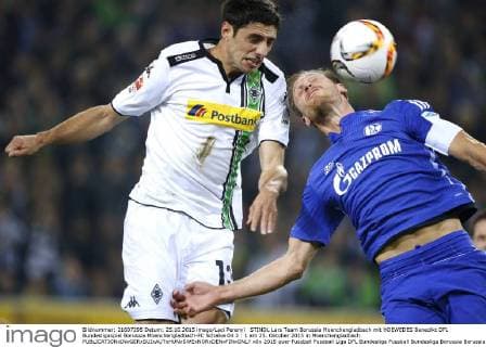 STINDL Lars Team Borussia Moenchengladbach mit HOEWEDES Benedikt DFL Bundesligaspiel Borussia Moenchengladbach-FC Schalke 04 3 : 1 am 25. Oktober 2015 in Moenchengladbach 
