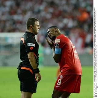 Turkey superlig football match between Antalyaspor and Besiktas at Antalya Arena in Antalya , Turkey, on October 26, 2015. Final Score: Antalyaspor 1 - Besiktas 5 Pictured: Referee Ilker Meral and Samuel Etoo of Antalyaspor. 