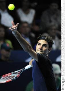 27.10.2015. Basel, Switzerland. Basel Swiss Indoor Tennis Championships. Day Three. Roger Federer in action in the match between Roger Federer of Switzerland and Mikhail Kukushkin of Kazakhstan xDavidxEmmx  ActionPlus11676401