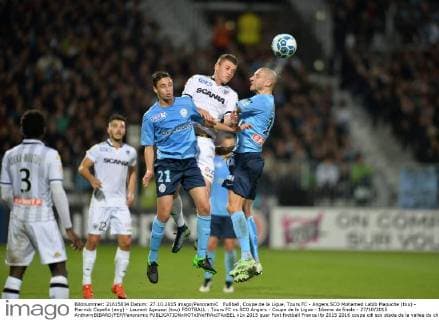 Fußball, Coupe de la Ligue, Tours FC - Angers SCO Mohamed Labib Maouche (tou) - Pierrick Capelle (ang) - Laurent Agouazi (tou) FOOTBALL : Tours FC vs SCO Angers - Coupe de la Ligue - 16eme de finale - 27 10 2015 AnthonyBIBARD FEP Panoramic 