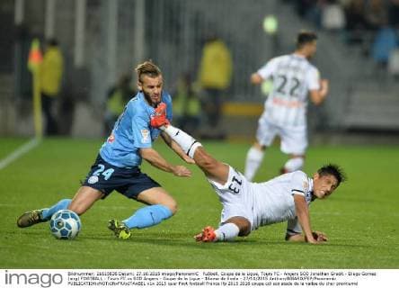 Fußball, Coupe de la Ligue, Tours FC - Angers SCO Jonathan Gradit - Diego Gomez (ang) FOOTBALL : Tours FC vs SCO Angers - Coupe de la Ligue - 16eme de finale - 27 10 2015 AnthonyBIBARD FEP Panoramic 