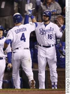 Kansas City Royals Alex Gordon (4) celebrates a bottom of the ninth, game tying, home run off New York Mets Jeurys Familia with Paulo Orlando (16) in game 1 of the World Series at Kauffman Stadium in Kansas City, Missouri on October 27, 2015.  KCP20151027232 JEFFxMOFFETT