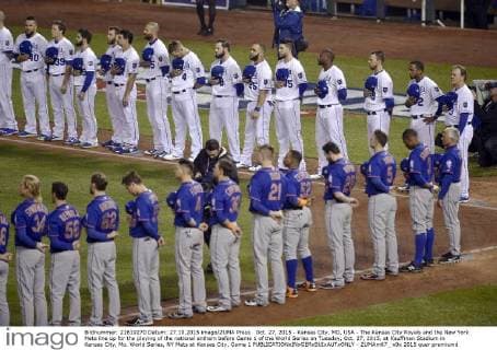 Oct. 27, 2015 - Kansas City, MO, USA - The Kansas City Royals and the New York Mets line up for the playing of the national anthem before Game 1 of the World Series on Tuesday, Oct. 27, 2015, at Kauffman Stadium in Kansas City, Mo. World Series, NY Mets at Kansas City, Game 1 - ZUMAm67_