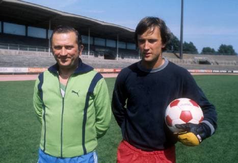 Trainer Herbert Burdenski mit seinem Sohn, Torwart Dieter Burdenski (beide Werder Bremen)