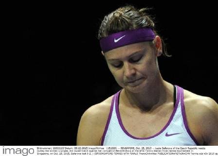 (151028) -- SINGAPORE, Oct. 28, 2015 -- Lucie Safarova of the Czech Republic reacts during the women s singles 3rd round match against her compatriot Petra Kvitova at the WTA Tennis Damen finals tennis tournament in Singapore, on Oct. 28, 2015. Safarova lost 0-2. ) (SP)SINGAPORE-TENNIS-WTA FINALS ThenxChihxWey 