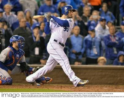 Kansas City Royals Eric Hosmer hits a two RBI single off New York Mets Jacob deGrom in the fifth inning of game 2 of the World Series at Kauffman Stadium in Kansas City, Missouri on October 28, 2015.  KCP20151028234 KEVINxDIETSCH