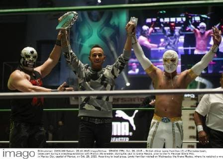 MEXICO CITY, Oct. 28, 2015 -- British driver Lewis Hamilton (C) of Mercedes team, takes part during a wrestling exhibition with Mistico (R) wrestler, during his visit to Arena Mexico, prior to the F1 Mexican Grand Prix, in Mexico City, capital of Mexico, on Oct. 28, 2015. According to local press, Lewis Hamilton visited on Wednesday the Arena Mexico, where he watched a wrestling exhibition and played a match of table football at the ring with Mexican soccer player Oribe Peralta. The F1 Mexican Grand Prix will be held from Oct. 30 to Nov. 1, in Mexico City. ) (SP)MEXICO-MEXICO CITY-AUTOMOBILE-F1 OSCARxRAMIREZ