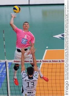GER, Volleyball, Bundesliga, VBL, VfB Friedrichshafen vs VSG Coburg Grub 28.10.2015, ZF Arena, Friedrichshafen, GER, Volleyball, Bundesliga, VBL, VfB Friedrichshafen vs VSG Coburg Grub, im Bild Michal Finger ( 6, VfB Friedrichshafen), Richard Mauler ( 13 VSG Coburg Grub) nphxHafner