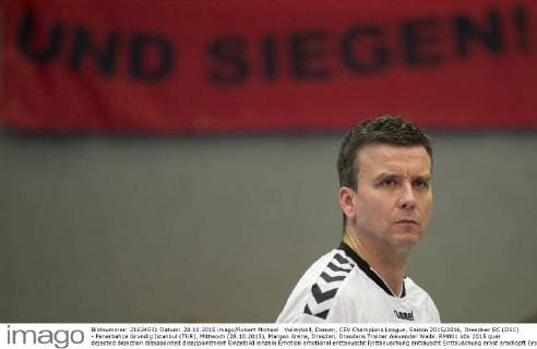 Volleyball, Damen, CEV Champions League, Saison 2015 2016, Dresdner SC (DSC) - Fenerbahce Grundig Istanbul (TUR), Mittwoch (28.10.2015), Margon Arena, Dresden. Dresdens Trainer Alexander Waibl. RM001