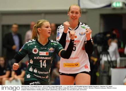 v.l.: Lisa Stock und Michelle Bartsch (beide Dresden), Dresdner SC gegen Fenerbahce Istanbul (Türkei), Volleyball, 2016 CEV DenizBank Volleyball Champions League, Frauen, Woman, Championsleague, Margon-Arena Dresden Bodenbacher Straße, DSC, Saison 2015 2016, 28.10.2015,