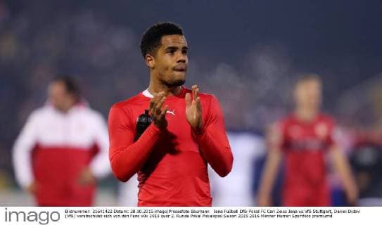 Jena Fußball DfB-Pokal FC Carl Zeiss Jena vs.VfB Stuttgart, Daniel Didavi (VfB) verabschidet sich von den Fans