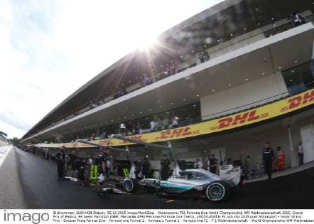 Motorsports: FIA Formula One World Championship WM Weltmeisterschaft 2015, Grand Prix of Mexico, 44 Lewis Hamilton (GBR, Mercedes AMG Petronas Formula One Team), xHOCHxZWEIx