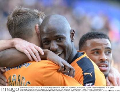 31.10.2015. St Andrews, Birmingham, England. Skybet Championship. Birmingham City versus Wolverhampton Wanderers. Benik Afobe celebrates with goalscorer Dave Edwards in the 11th minute. xMichaelxEdenx  ActionPlus11677591