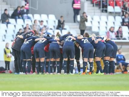 Essen vl. Mannschaftskreis der Koelner vor Anpfiff SGS Essen - 1. FC Koeln, Fussball, Frauen, Damen, Allianz Frauen-Bundesliga, Spieltag 7, 31.10.2015 Copyright: Horn xEibner-Pressefoto EP_bhorn