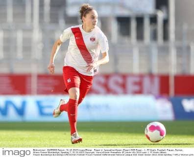 Essen vl. Jacqueline Klasen (Essen) SGS Essen - 1. FC Koeln, Fussball, Frauen, Damen, Allianz Frauen-Bundesliga, Spieltag 7, 31.10.2015 Copyright: Horn xEibner-Pressefoto EP_bhorn