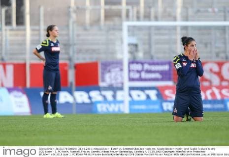 Essen vl. Entsetzen bei den Koelnern, Nicole Bender (Koeln) und Tugba Tekkal (Koeln) SGS Essen - 1. FC Koeln, Fussball, Frauen, Damen, Allianz Frauen-Bundesliga, Spieltag 7, 31.10.2015 Copyright: Horn xEibner-Pressefoto EP_bhorn