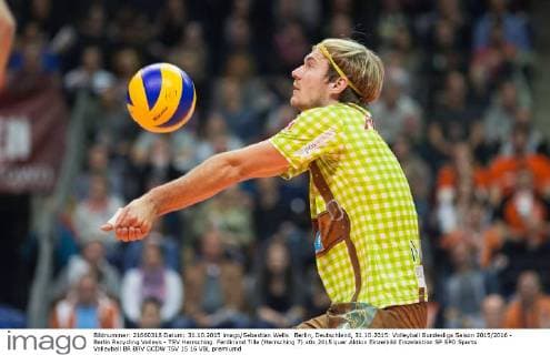 Berlin, Deutschland, 31.10.2015: Volleyball Bundesliga Saison 2015 2016 - Berlin Recycling Volleys - TSV Herrsching. Ferdinand Tille (Herrsching 7)