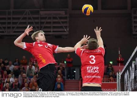 Volleyball 1. Bundesliga Saison 2015 2016 TV Rottenburg - SVG Lueneburg 31.10.2015 Friederich Nagel (li, TV Rottenburg) und Philipp Jankowski (re, TV Rottenburg) 