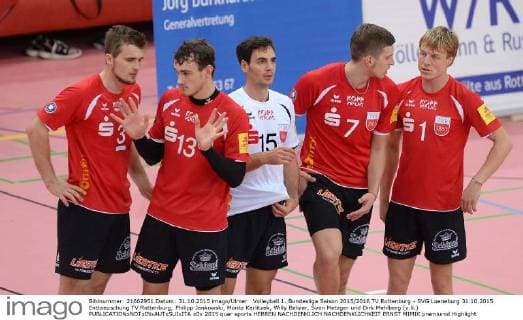 Volleyball 1. Bundesliga Saison 2015 2016 TV Rottenburg - SVG Lueneburg 31.10.2015 Enttaeuschung TV Rottenburg; Philipp Jankowski, Moritz Karlitzek, Willy Belizer, Sven Metzger und Dirk Mehlberg (v.li.) 