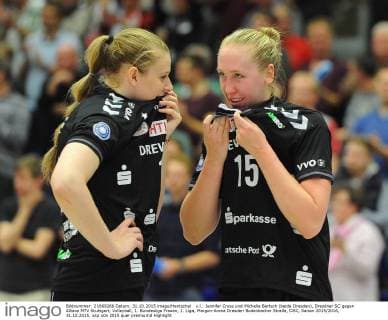v.l.: Jennifer Cross und Michelle Bartsch (beide Dresden), Dresdner SC gegen Allianz MTV Stuttgart, Volleyball, 1. Bundesliga Frauen, 1. Liga, Margon-Arena Dresden Bodenbacher Straße, DSC, Saison 2015 2016, 31.10.2015,