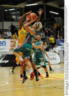 Saarlouis Lejla Bejtic,ChemCats Chemnitz- 14, setzt zum Wurf an, TV Saarlouis Royals vs ChemCats Chemnitz, Basketball , DBBL Bundesliga,31.10.15, Copyright: Franzx Eibner-Pressefoto EP_pfz