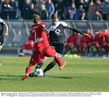 01.11.2015, xovx, Fussball 1 .Bundesliga Damen, 1. FFC Frankfurt - FC Bayern München, emspor, v.l. Gina Lewandowski (FC Bayern Muenchen), Kerstin Garefrekes (1. FFC Frankfurt), Aktion.