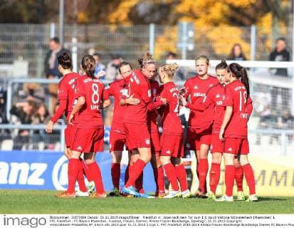 Frankfurt vl. Jubel nach dem Tor zum 1:0 durch Viktoria Schnaderbeck (Muenchen) 1. FFC Frankfurt - FC Bayern Muenchen, Fussball, Frauen, Damen, Allianz Frauen-Bundesliga, Spieltag7, 01.11.2015 Copyright: Horn xEibner-Pressefoto EP_bhorn