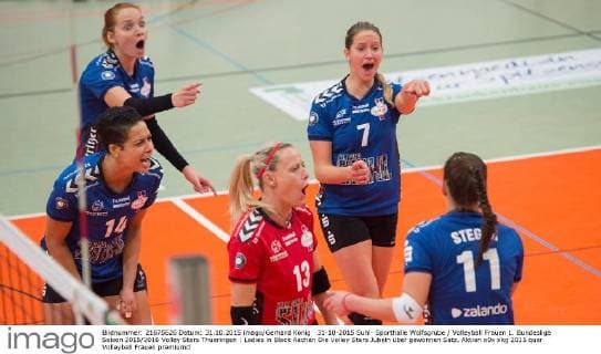 31-10-2015 Suhl- Sporthalle Wolfsgrube Volleyball Frauen 1. Bundesliga Saison 2015 2016 Volley Stars Thueringen : Ladies in Black Aachen Die Volley Stars Jubeln über gewonnen Satz. Aktion