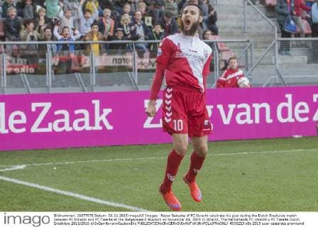 Nacer Barazite of FC Utrecht celebrate his goal during the Dutch Eredivisie match between FC Utrecht and FC Twente at the Galgenwaard Stadium on November 01, 2015 in Utrecht, The Netherlands FC Utrecht v FC Twente Dutch Eredivisie 2015 2016 xVIxGerritxvanxKeulenxIVx 4530213