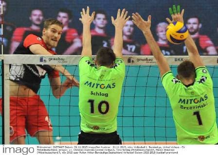 01.11.2015, xtkx, Volleyball 1. Bundesliga, United Volleys - CV Mitteldeutschland, emspor, v.l. Christian Duennes (United Volleys) , Timo Schlag (Mitteldeutschland) , Marcin Brezinski (Mitteldeutschland) ,