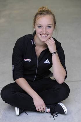 DSV Shooting Katharina ALTHAUS,Skisprung,Skispringen ,privat,zivil,Einzelbild,Freisteller,Ganzkoerperaufnahme,ganze Figur. Saison 2015 16. Deutscher Skiverband -DSV,Pressetermin am 29.10.2015.