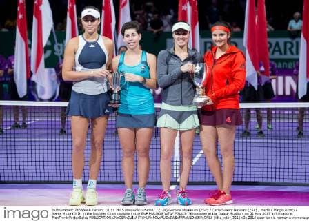 (L-R) Garbine Muguruza (ESP) Carla Suaerz Navarro (ESP) Martina Hingis (CHE) Sania Mirza (IND) in the Doubles Championship in the BNP PARIBAS WTAF FINALS (Singapore) at the Indoor Stadium on 01 Nov 2015 in Singapore. NoxThirdxPartyxSales  (ldta_wtaf_321)
