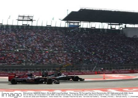 Motorsports: FIA Formula One World Championship WM Weltmeisterschaft 2015, Grand Prix of Mexico, 55 Carlos Sainz Junior (ESP, Scuderia Toro Rosso), 11 Sergio Perez (MEX, Sahara Force India F1 Team), xHOCHxZWEIx