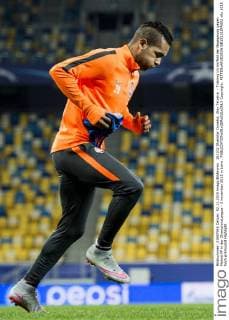 151102 Shakhtar Donetsk Alex Teixeira - Training im Vorfeld der Begegnung gegen Malmö FF in der ChampionsLeague - 2 november 2015 in Lwiw .  Copyright: PETTERxARVIDSON BB151102PA002