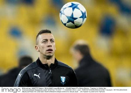151102 Malmö FF s Nikola Djurjic - Training im Vorfeld der Championsleague-Begegnung gegen Schachtjor Donetsk - 2 november 2015 - Lwiw .  Copyright: PETTERxARVIDSON BB151102PA025