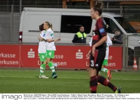 Fußball, Allianz Frauen Bundesliga, Bayer 04 Leverkusen - VfL Wolfsburg; Lara Dickenmann (Wolfsburg, 21) Jubel, Torjubel, Freude, Emotion, Torerfolg, Aktion, action, goal, goal celebration, celebrates. xtgx