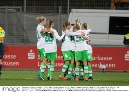 Fußball, Allianz Frauen Bundesliga, Bayer 04 Leverkusen - VfL Wolfsburg; Lara Dickenmann (Wolfsburg, 21) Jubel, Torjubel, Freude, Emotion, Torerfolg, Aktion, action, goal, goal celebration, celebrates. xtgx