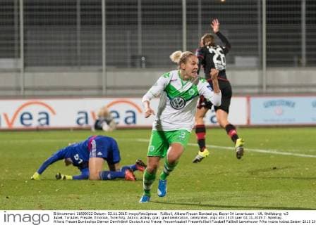 Fußball, Allianz Frauen Bundesliga, Bayer 04 Leverkusen - VfL Wolfsburg; w3 Jubel, Torjubel, Freude, Emotion, Torerfolg, Aktion, action, goal, goal celebration, celebrates. xtgx