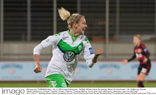 Fußball, Allianz Frauen Bundesliga, Bayer 04 Leverkusen - VfL Wolfsburg; Zsanett Jakabfi (Wolfsburg, 3) Jubel, Torjubel, Freude, Emotion, Torerfolg, Aktion, action, goal, goal celebration, celebrates. xtgx