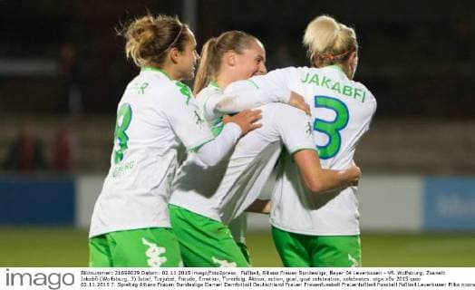 Fußball, Allianz Frauen Bundesliga, Bayer 04 Leverkusen - VfL Wolfsburg; Zsanett Jakabfi (Wolfsburg, 3) Jubel, Torjubel, Freude, Emotion, Torerfolg, Aktion, action, goal, goal celebration, celebrates. xtgx